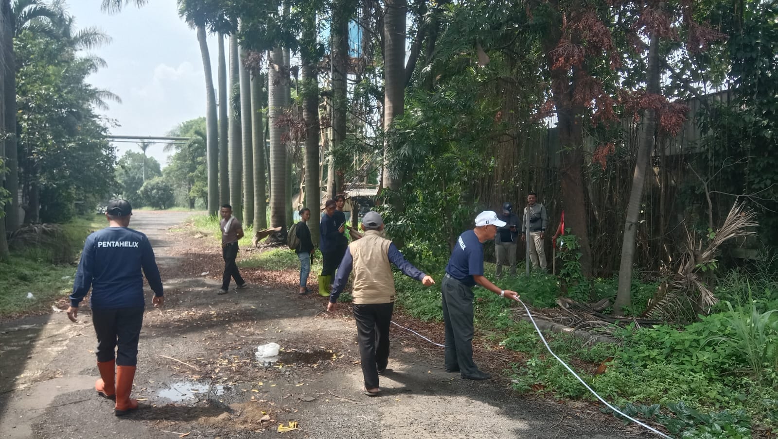 Ukur Sungai Cipalasari, Pentahelix Siapkan Normalisasi Manual
